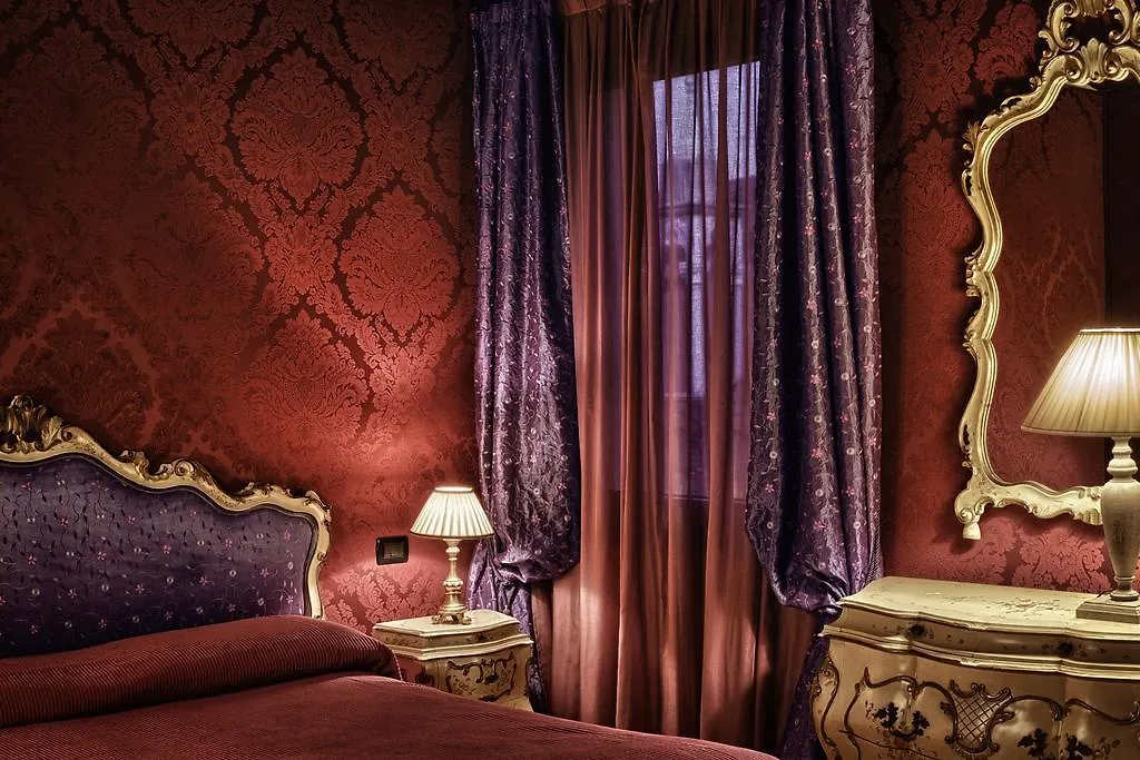 *** Bed & Breakfast B&B Bloom Settimo Cielo Venice Italy