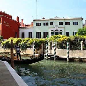 Accademia - Maravege 3*, Veneza Itália